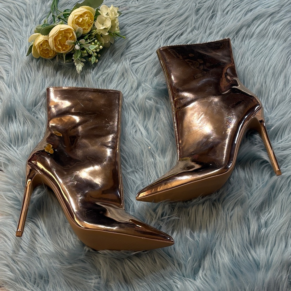 Steve Madden Rose Gold Shimmer Wagner Heeled Boots sz 10